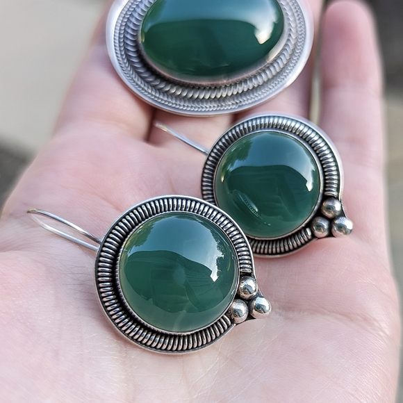 Jewelry - Vintage sterling silver brooch and earring set 925 green stone circle oval